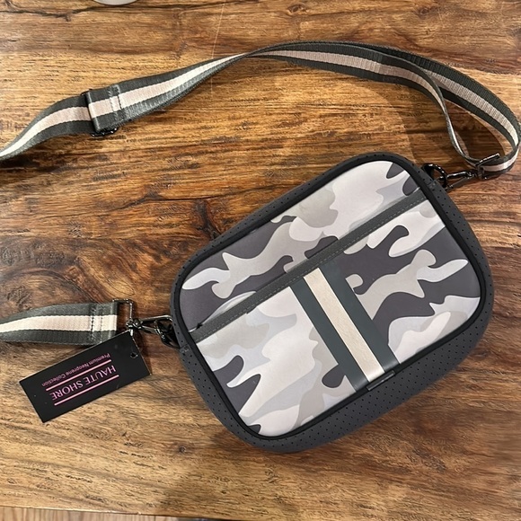 Haute Shore Drew Safari Compact Crossbody - Picture 6 of 9